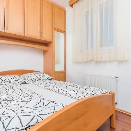 7 Apartment *